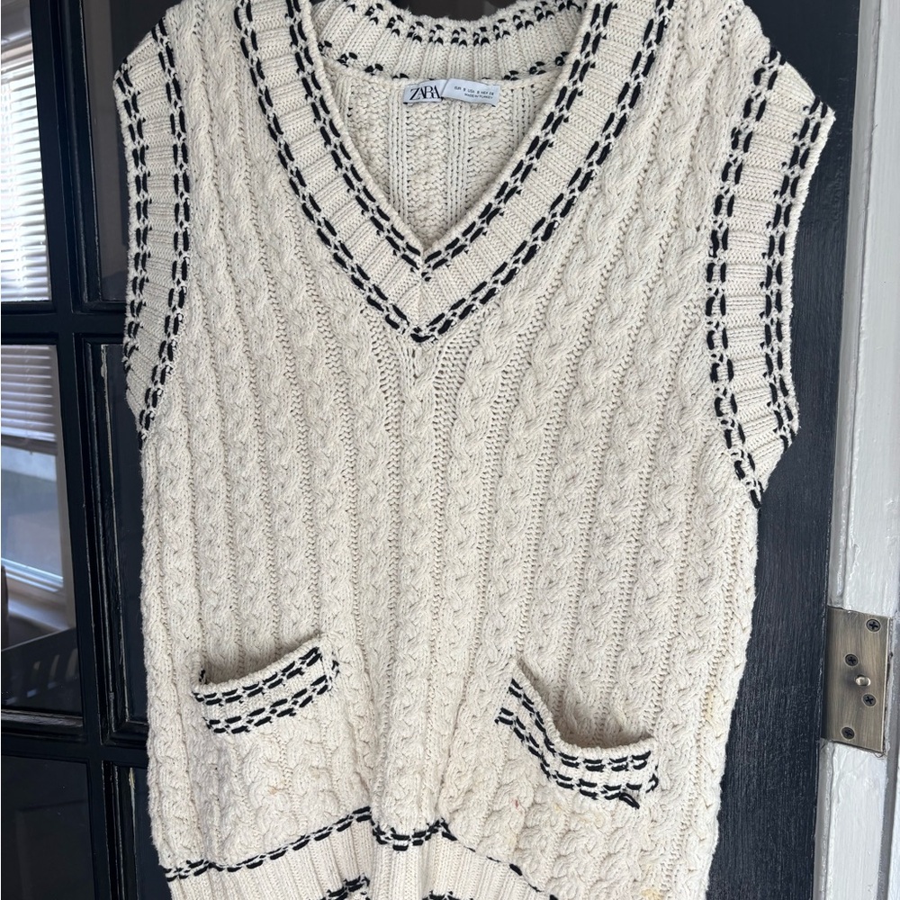 Zara V-Neck Cable Knit Sweater Vest in Cream and Black